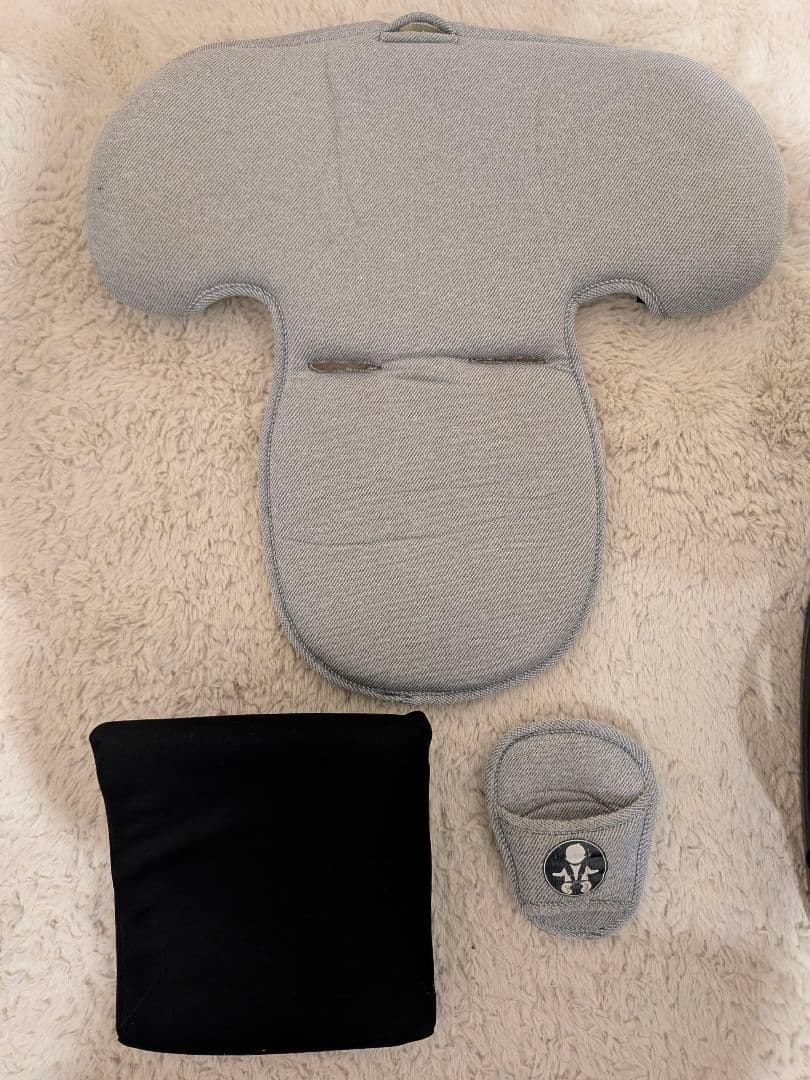 【美桜・ミオ】アイリスオーヤマ チャイルドシート 洗濯済み　ライトグレー