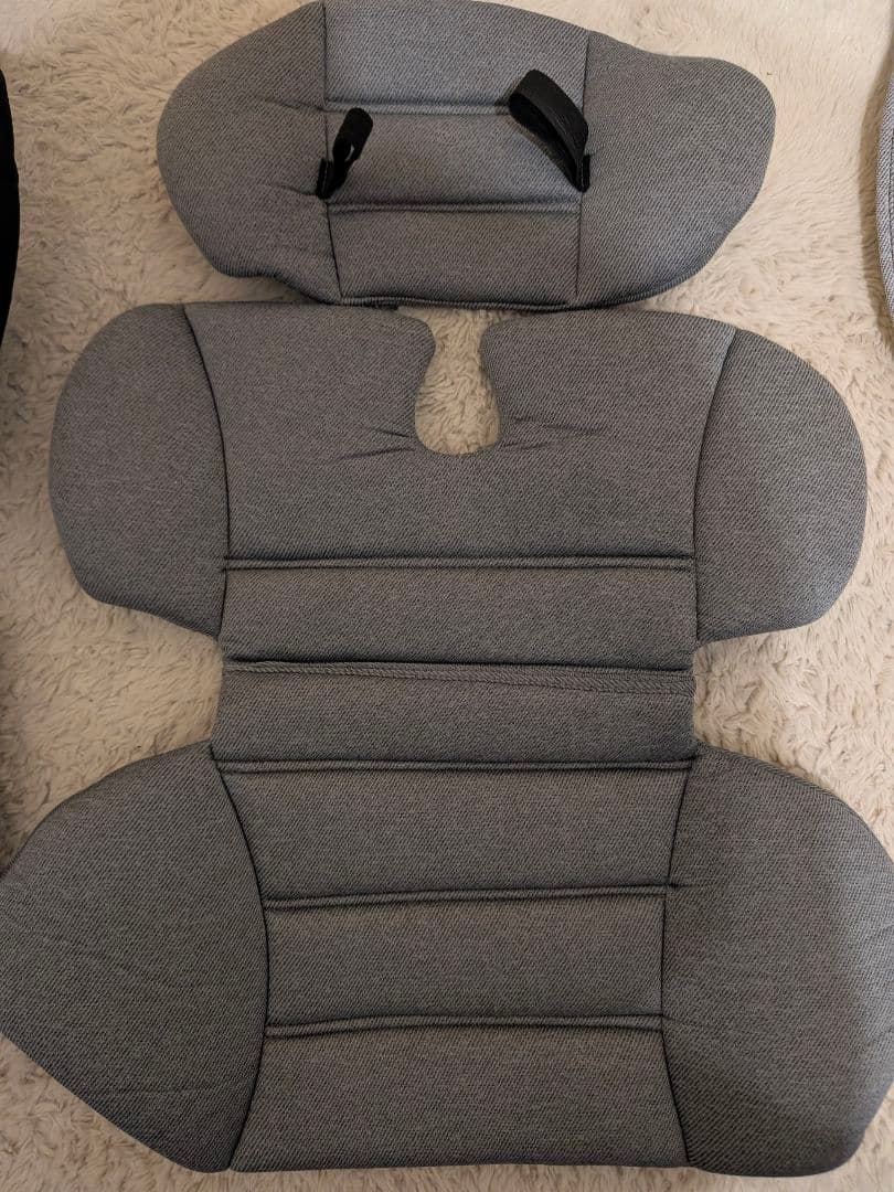 【美桜・ミオ】アイリスオーヤマ チャイルドシート 洗濯済み　ライトグレー