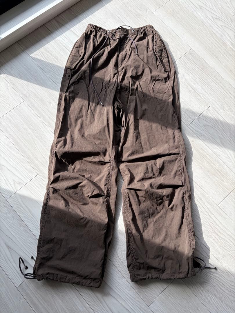 shishikuiパラシュートパンツ　百々千晴　シシクイ