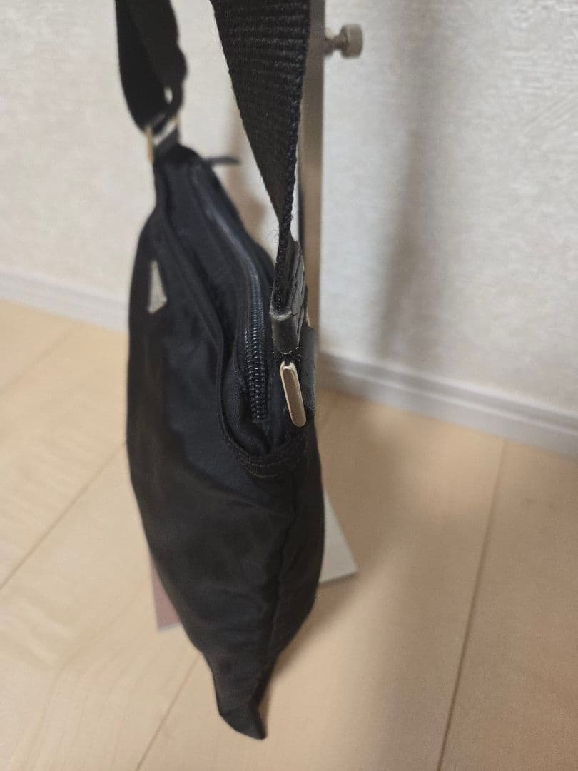 PRADA 三角プレート 黒 ブラック 白タグ テスート ショルダーバッグ