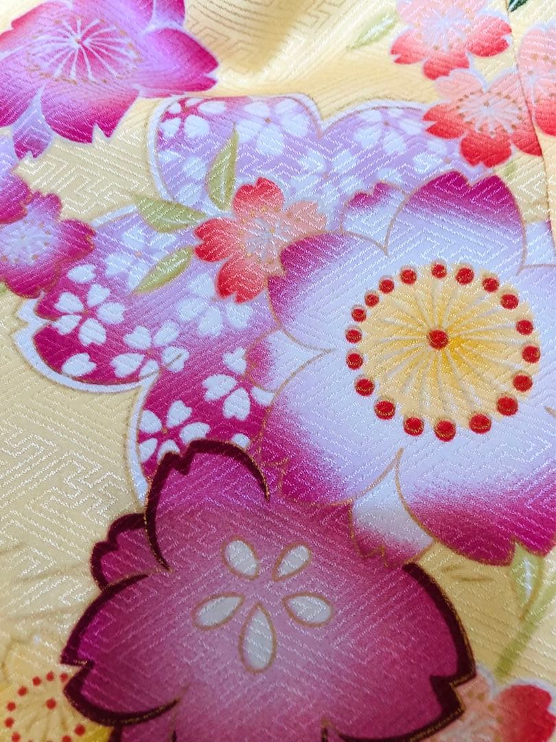 七五三七歳未使用着物‼️薄イエロー系⭐︎桜舞い散る金彩煌びやか際立つ⭐︎安心フルセット