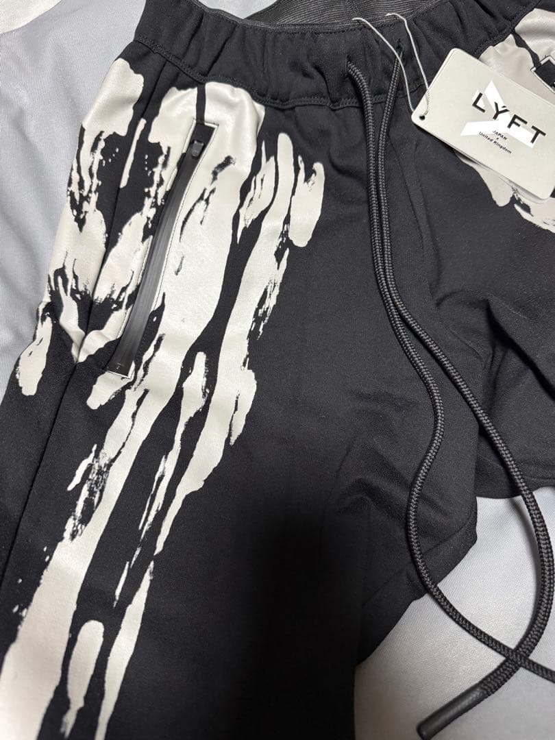 未使用　LYFT ブラック ストレッチパンツS