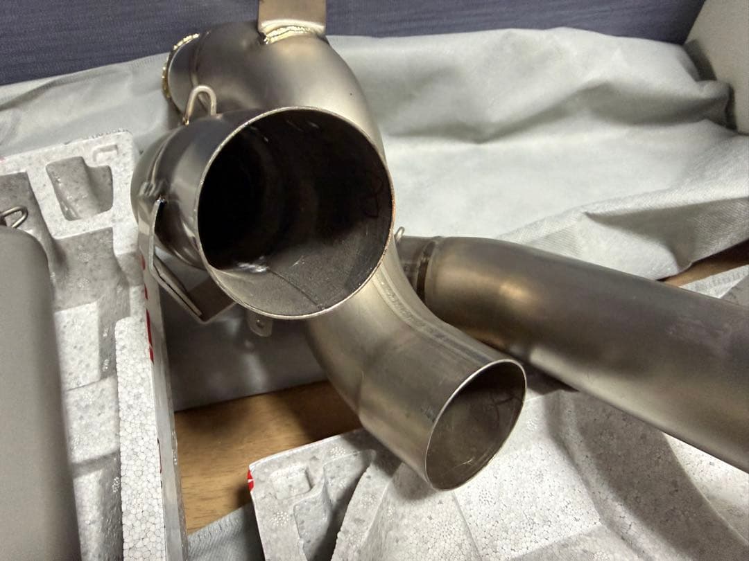 ドゥカティ新型パニガーレV4用チタンスリップオンマフラー 96482341AA