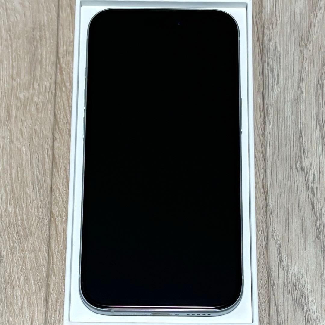 未使用近いバッテリー容量100% iPhone15 128GB SIMフリー本体