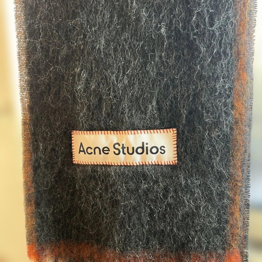 Acne Studios ダークグレー オレンジ マフラー