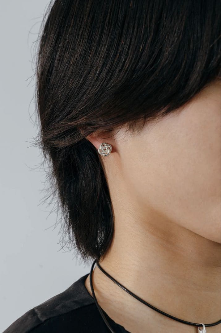 アクセサリー h'eres OUROBOROS SIGNET PIERCE