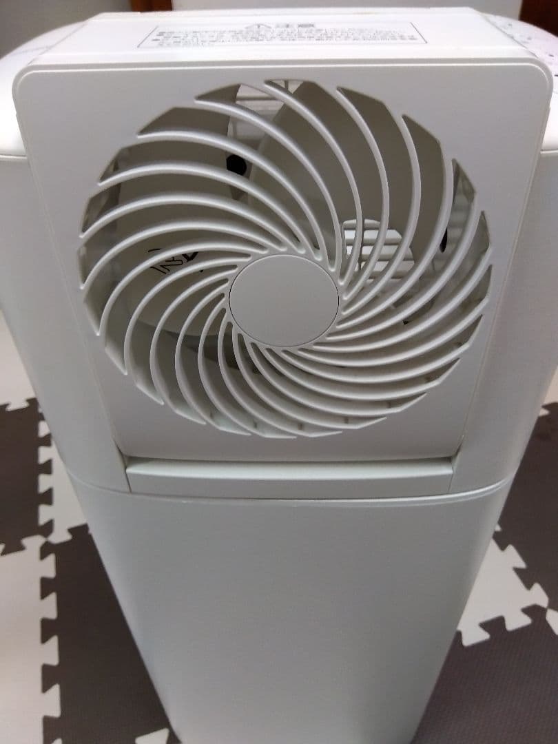 【美品　値下げしました】アイリスオーヤマサーキュレーター付除湿機（デシカント式）