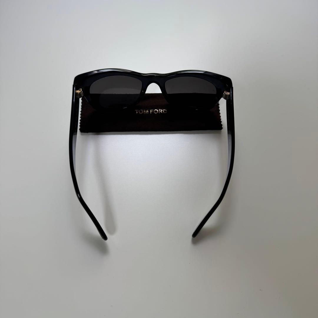 TOM FORD ブラックサングラス
