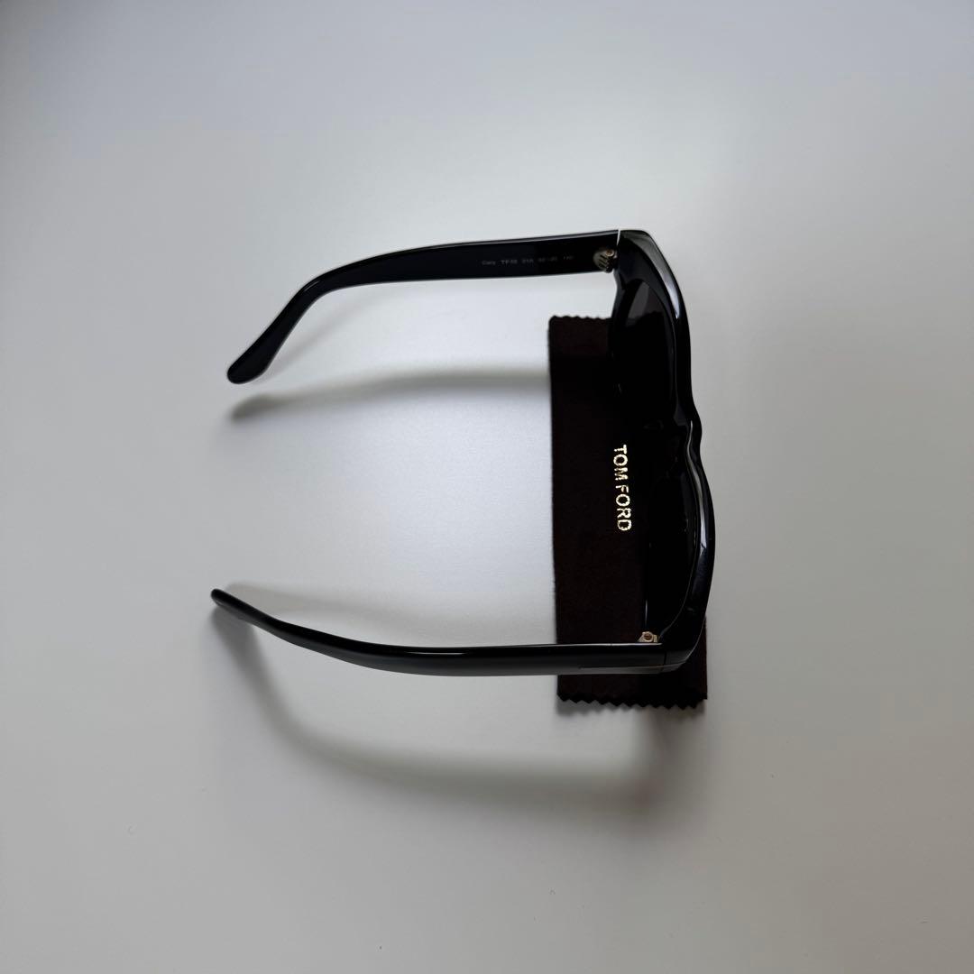 TOM FORD ブラックサングラス