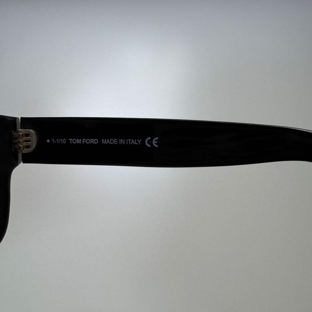 TOM FORD ブラックサングラス