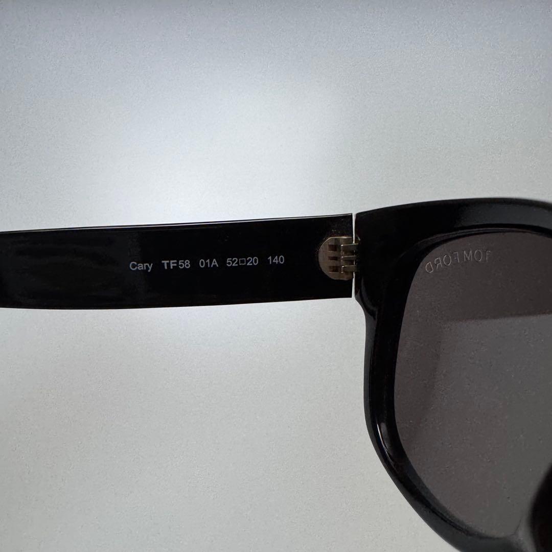 TOM FORD ブラックサングラス