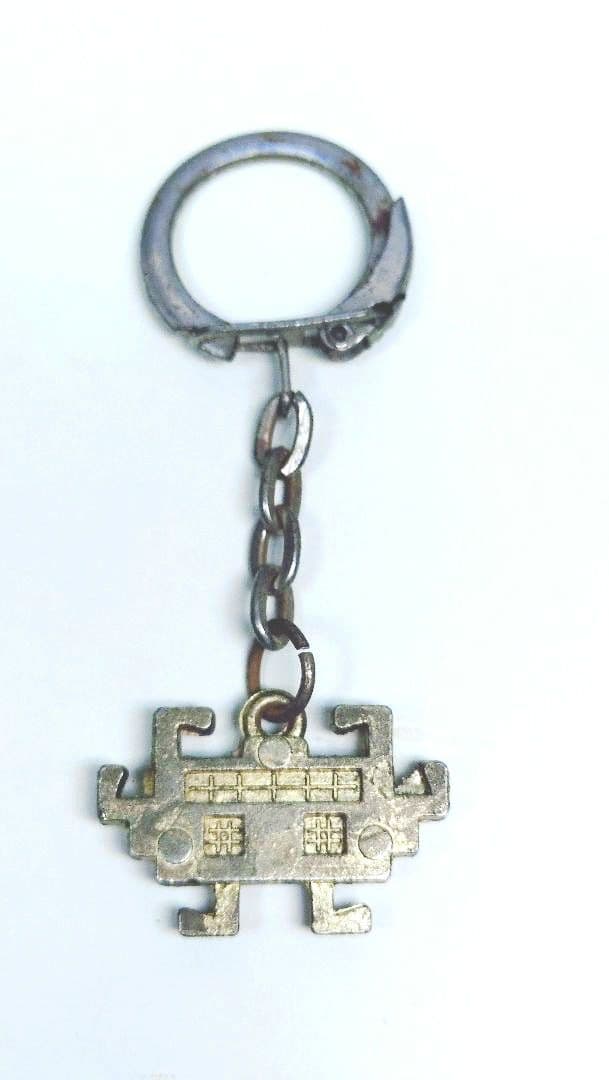 スペースインベーダー　昭和レトロキーホルダー金属製