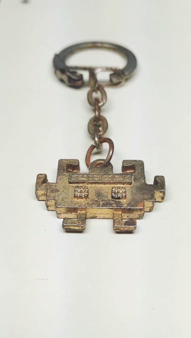 スペースインベーダー　昭和レトロキーホルダー金属製