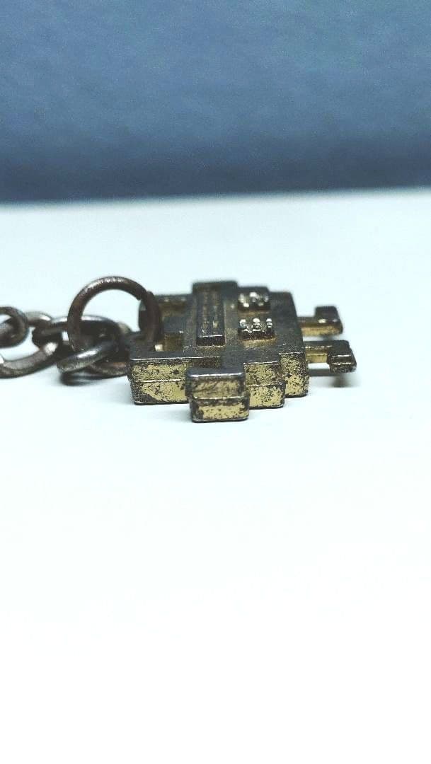 スペースインベーダー　昭和レトロキーホルダー金属製