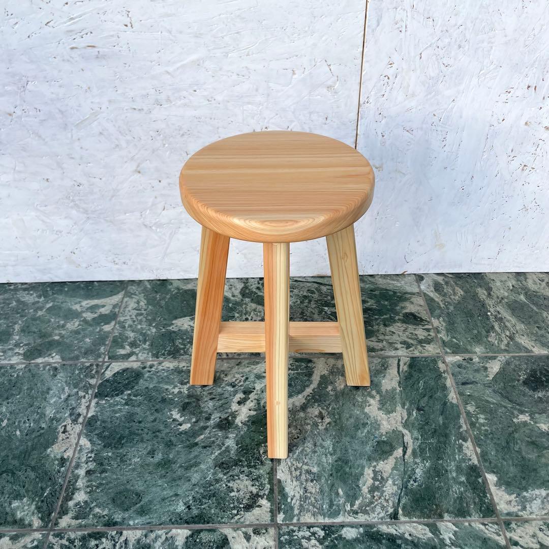 あんず　国産ひのき　丸椅子2脚とおがくず