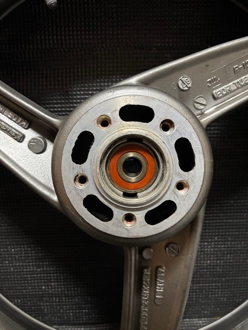 zrx400 純正ホイール　フロントホイール