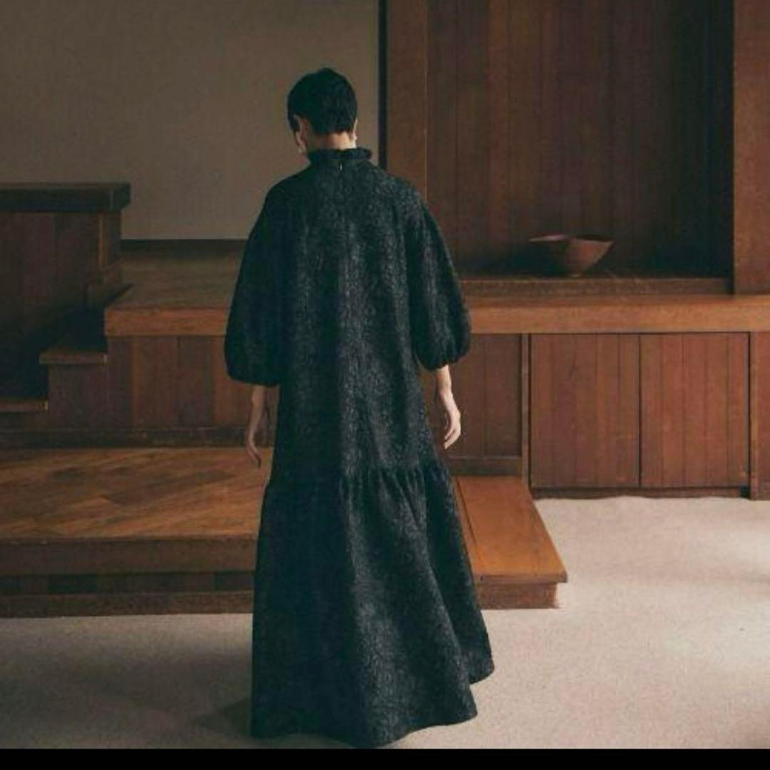 黒フリル付きロングワンピース