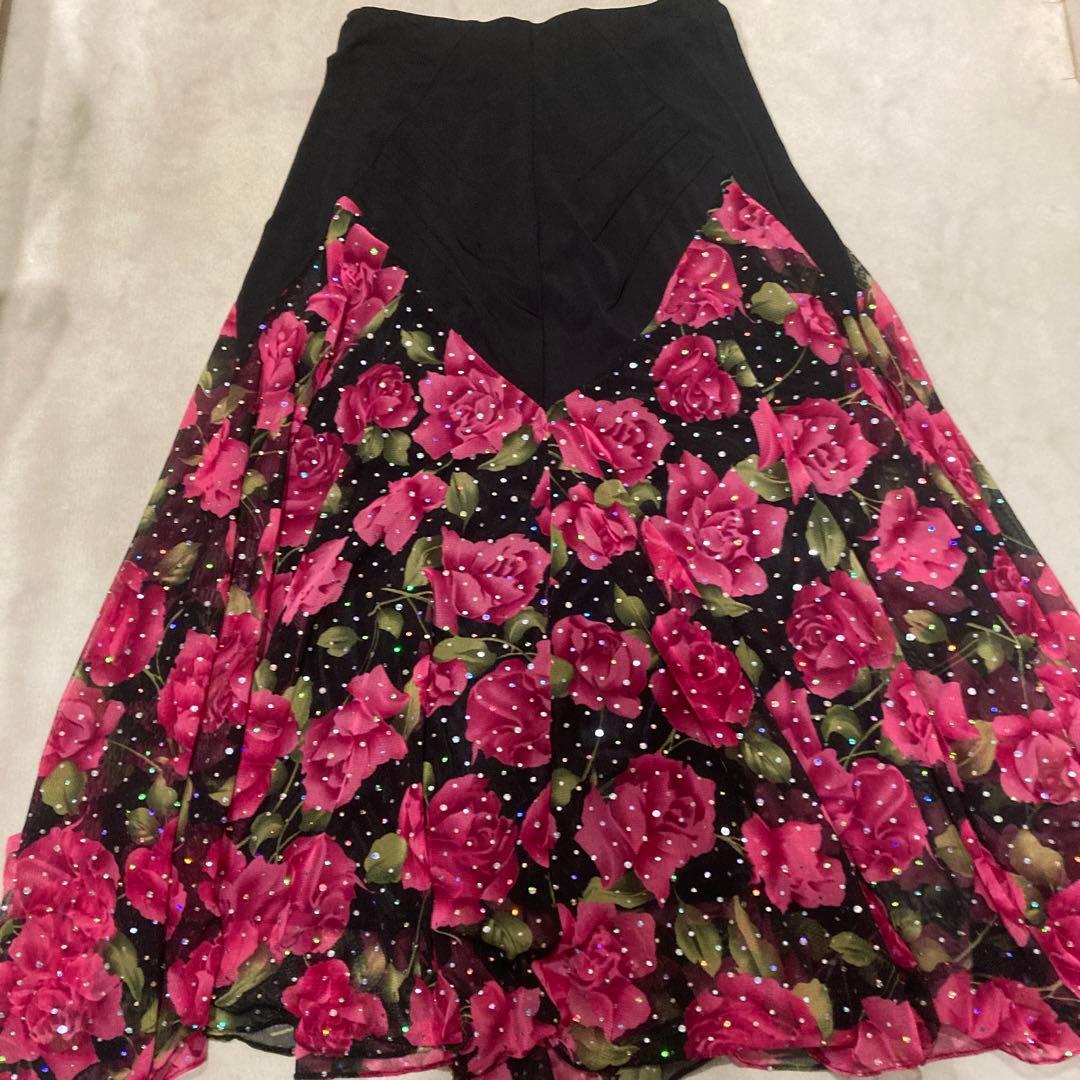 匿名配送　社交ダンスドレス　セットアップ　美品　トップス　スカート　花柄　黒