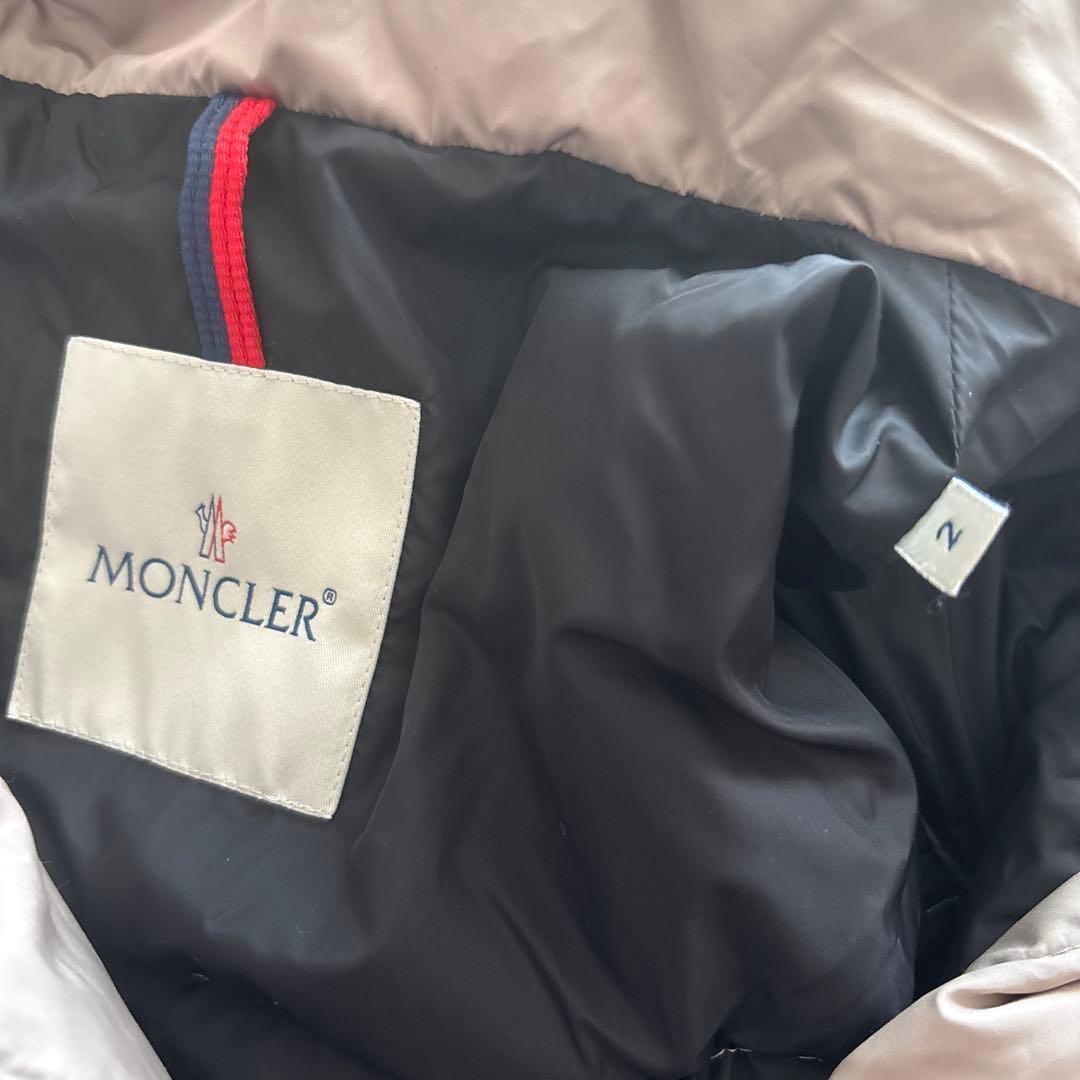 min☆min様お取り置き　モンクレール　ベルト付きダウンベスト　ベージュ