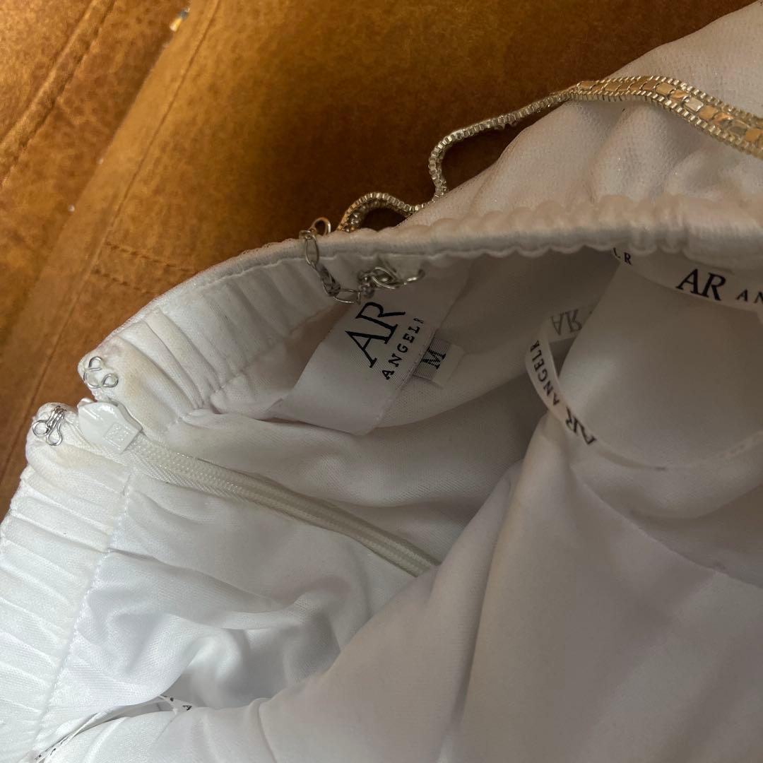 AngelRホワイトビーズ刺繍ハートネックラインドレス