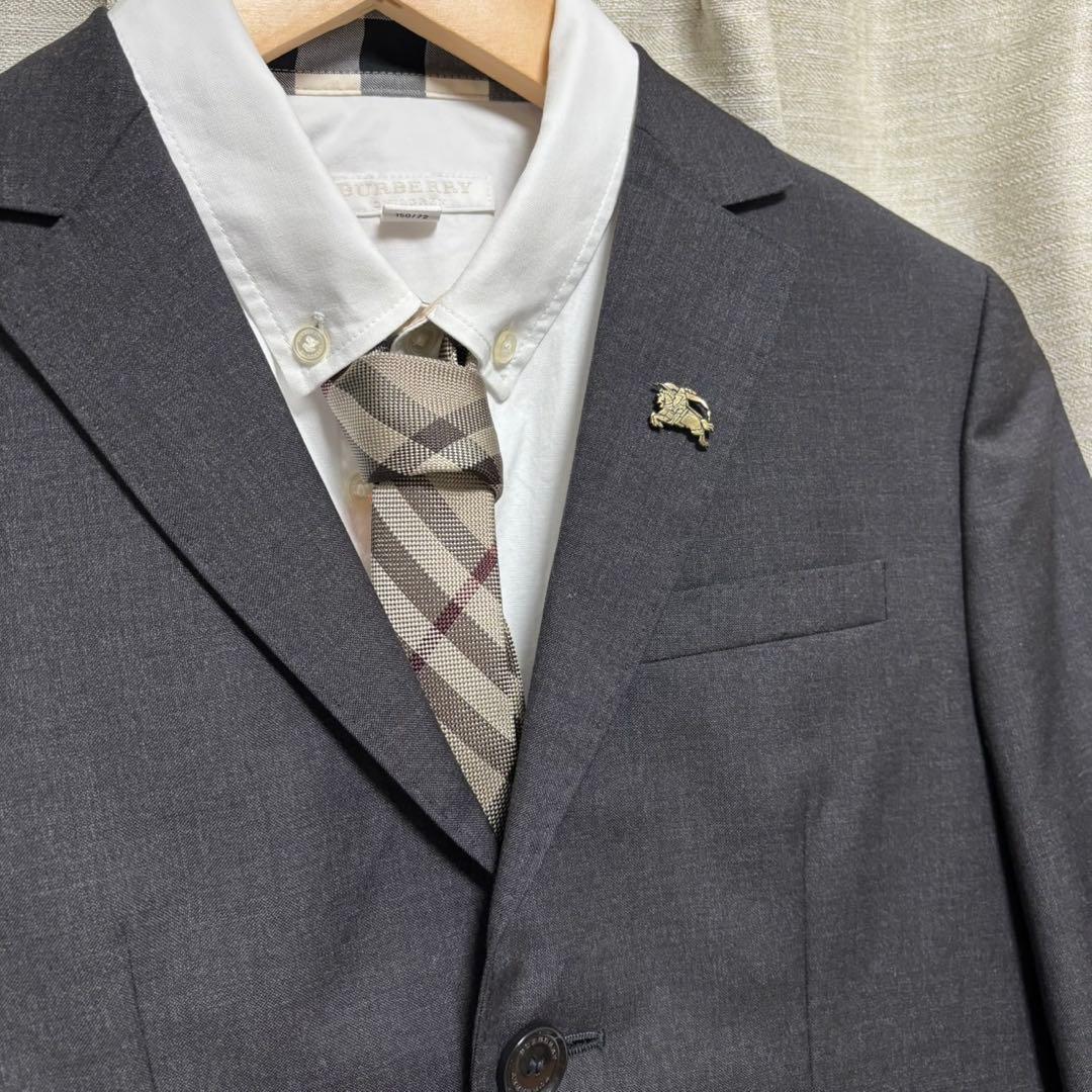 【美品】バーバリー　スーツ　ピンバッジ　卒業　受験　150 ネクタイ　エンブレム