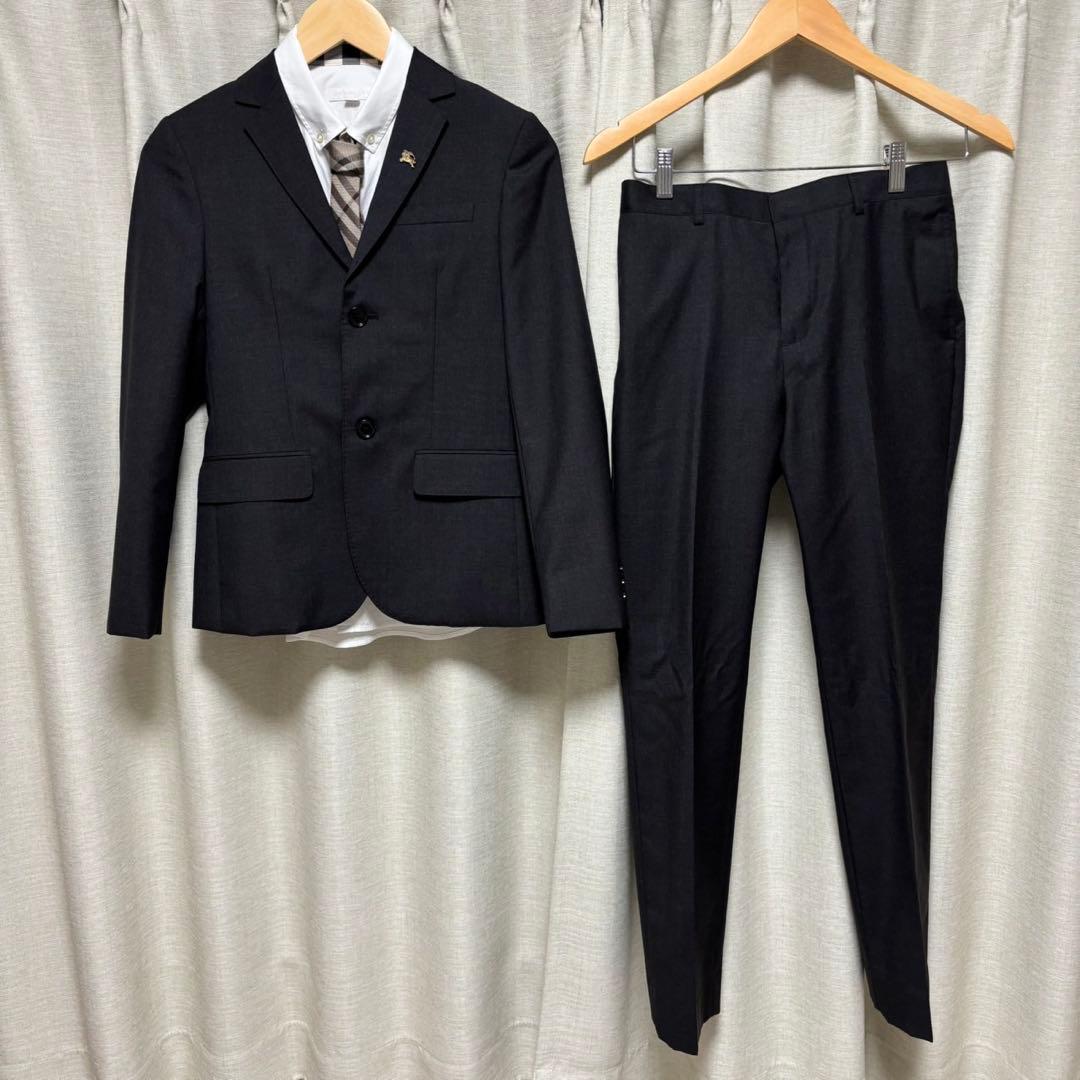 【美品】バーバリー　スーツ　ピンバッジ　卒業　受験　150 ネクタイ　エンブレム