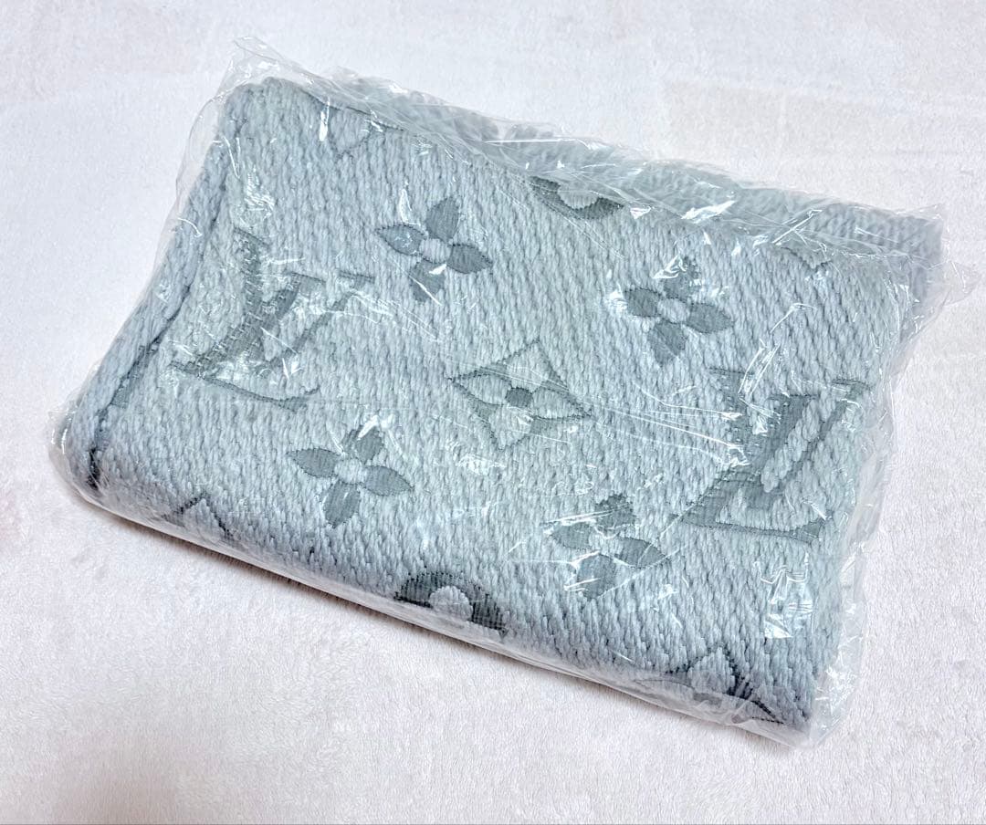 LOUIS VUITTON ルイヴィトン マフラー エシャルプ ロゴ・マニア