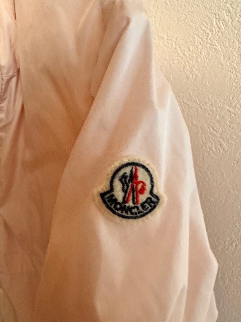 モンクレール　ピンク フード付きジャケット 5才