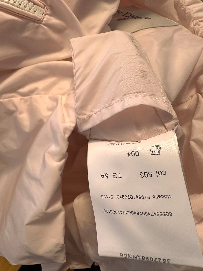 モンクレール　ピンク フード付きジャケット 5才