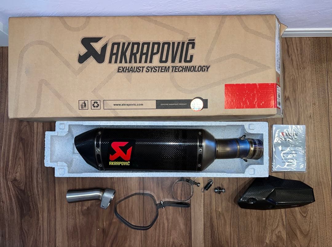 AKRAPOVIC カーボンファイバー マフラー　現行型　 S1000XR