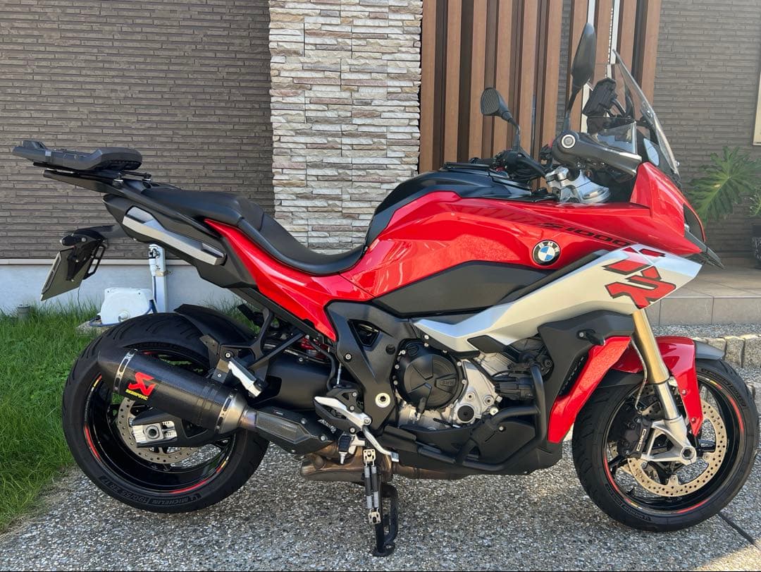 AKRAPOVIC カーボンファイバー マフラー　現行型　 S1000XR