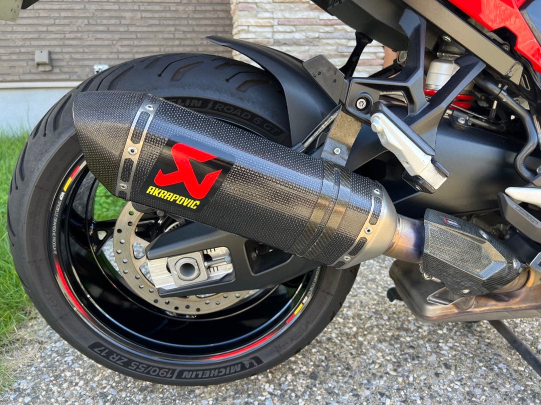 AKRAPOVIC カーボンファイバー マフラー　現行型　 S1000XR