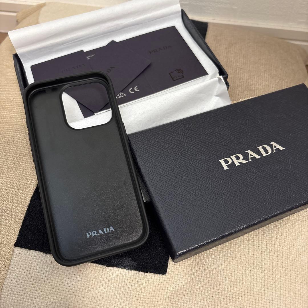 美品・プラダ　サフィアーノレザー ピンク　 iPhone 15 Pro 用ケース