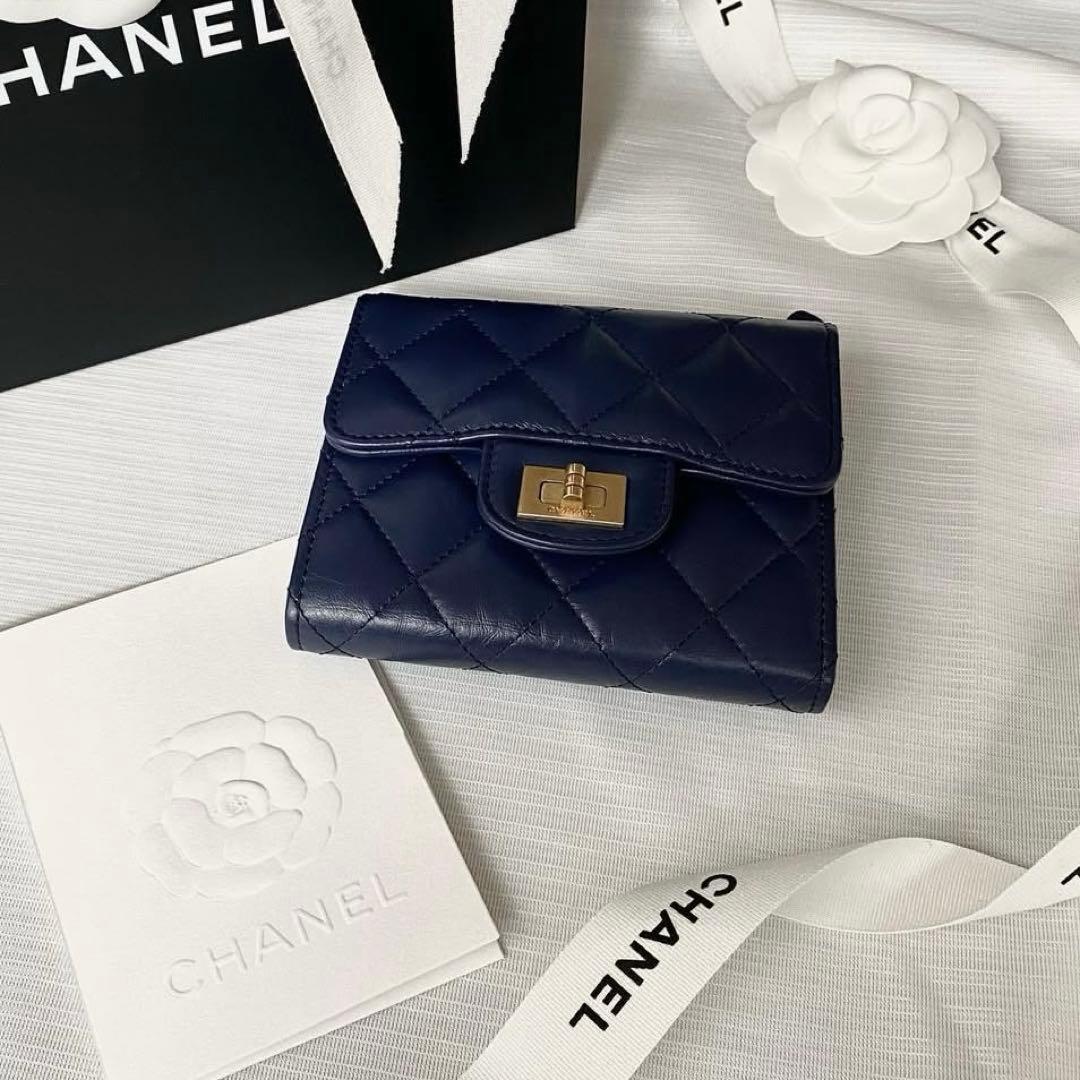 CHANEL ネイビー キルティング 二つ折り財布