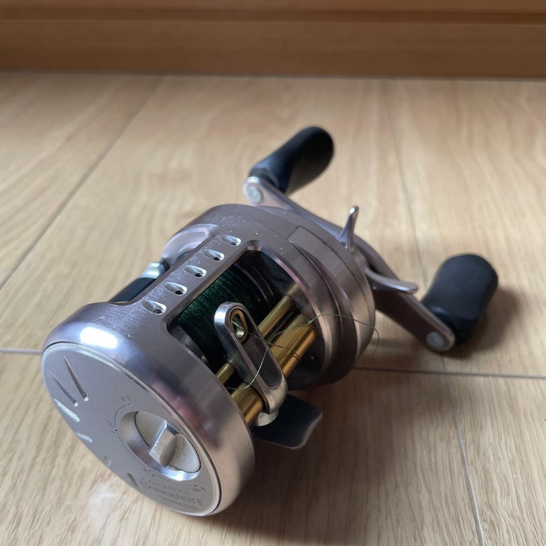 希少美品　シマノ　カルカッタコンクエストDC 51