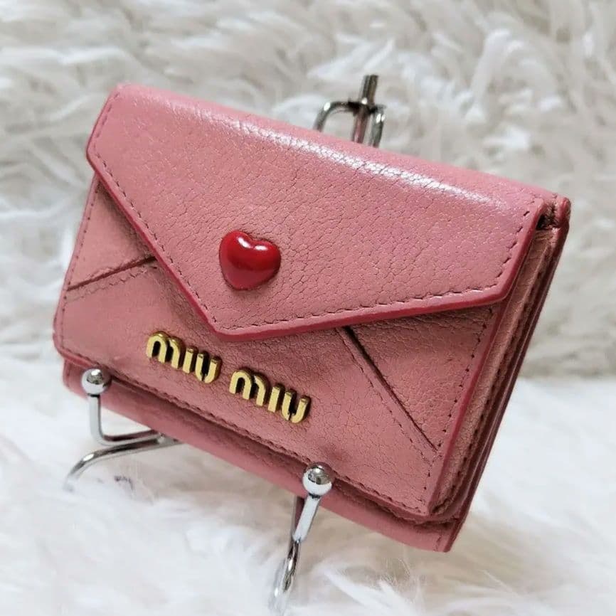 美品✨ミュウミュウ◇ラブレター三つ折り財布　マドラスレザーゴールド金具ピンク
