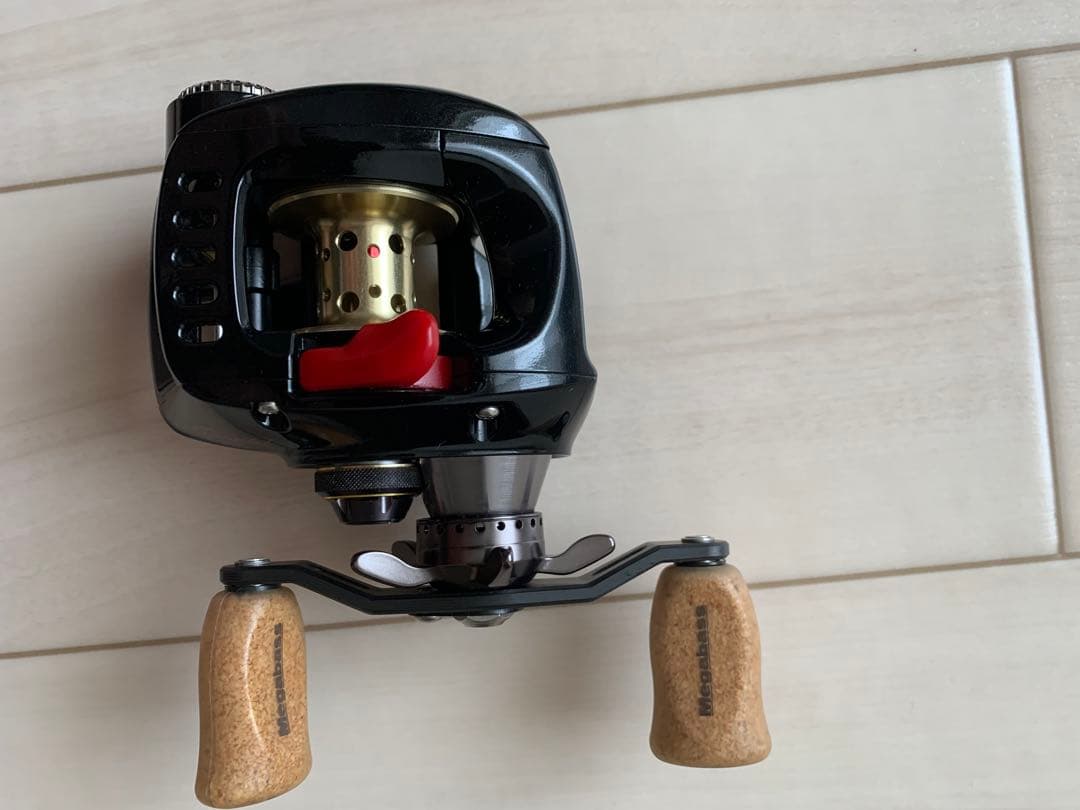 美品　Megabass Orochi 左巻きリール 6.3：1