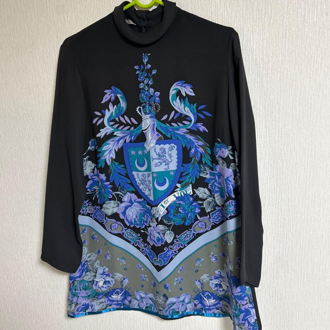 花柄のプリント長袖チュニック