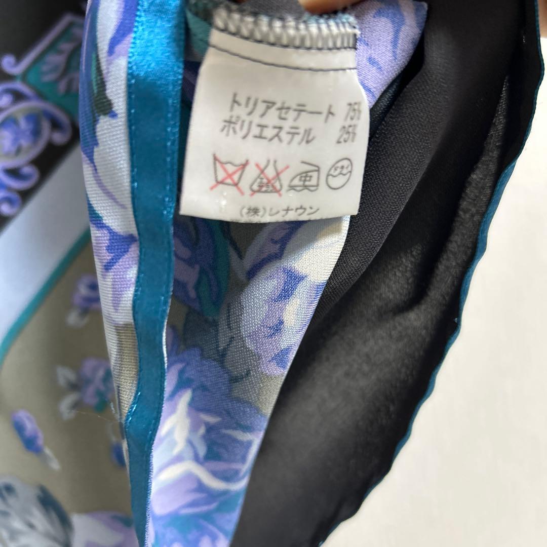 花柄のプリント長袖チュニック