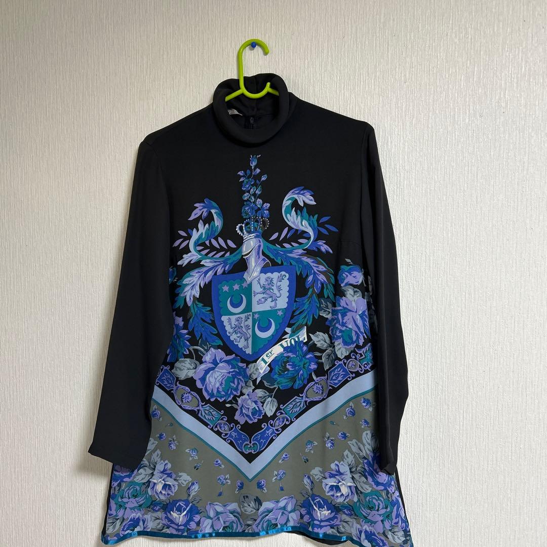 花柄のプリント長袖チュニック