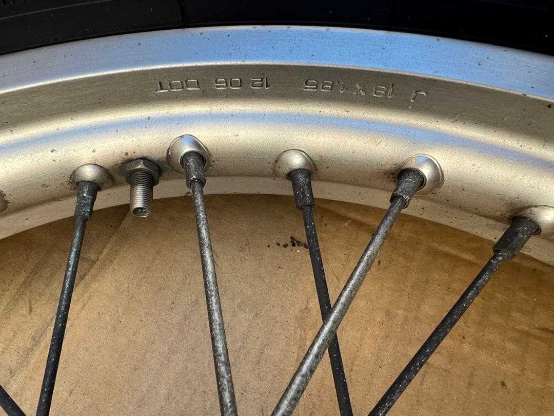 SR400フロントホイール18インチ