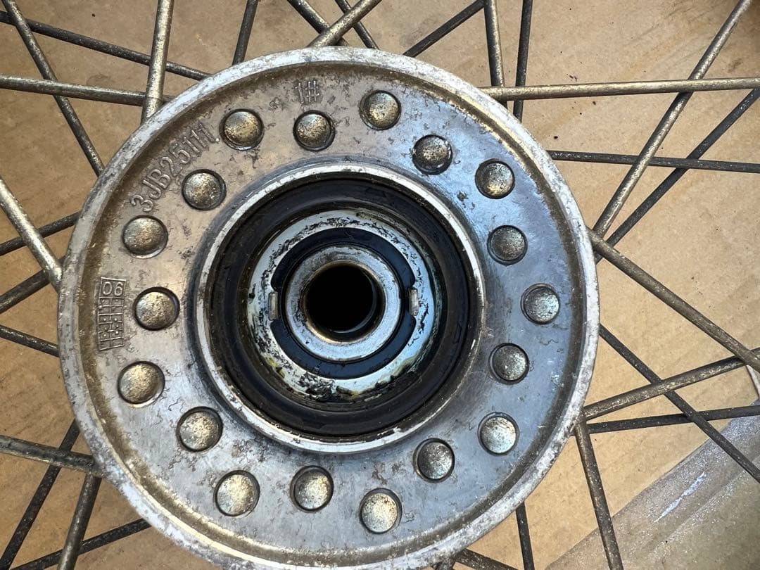 SR400フロントホイール18インチ