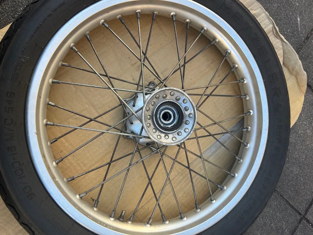 SR400フロントホイール18インチ