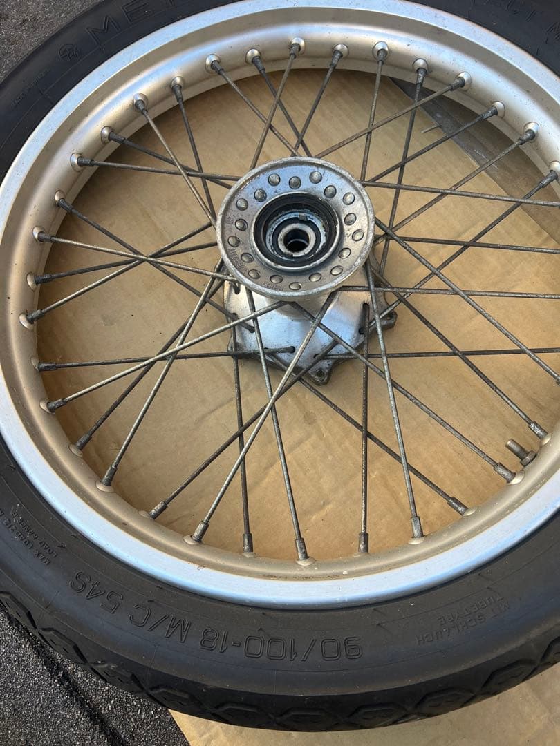 SR400フロントホイール18インチ