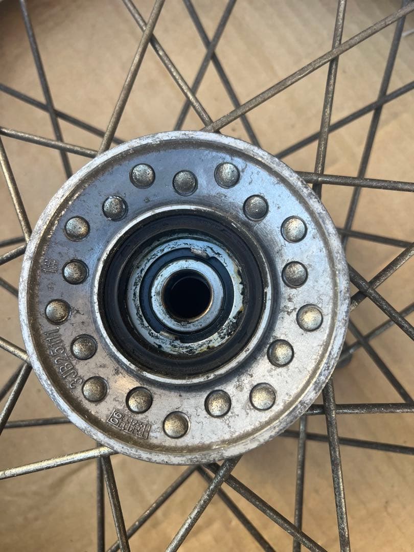 SR400フロントホイール18インチ