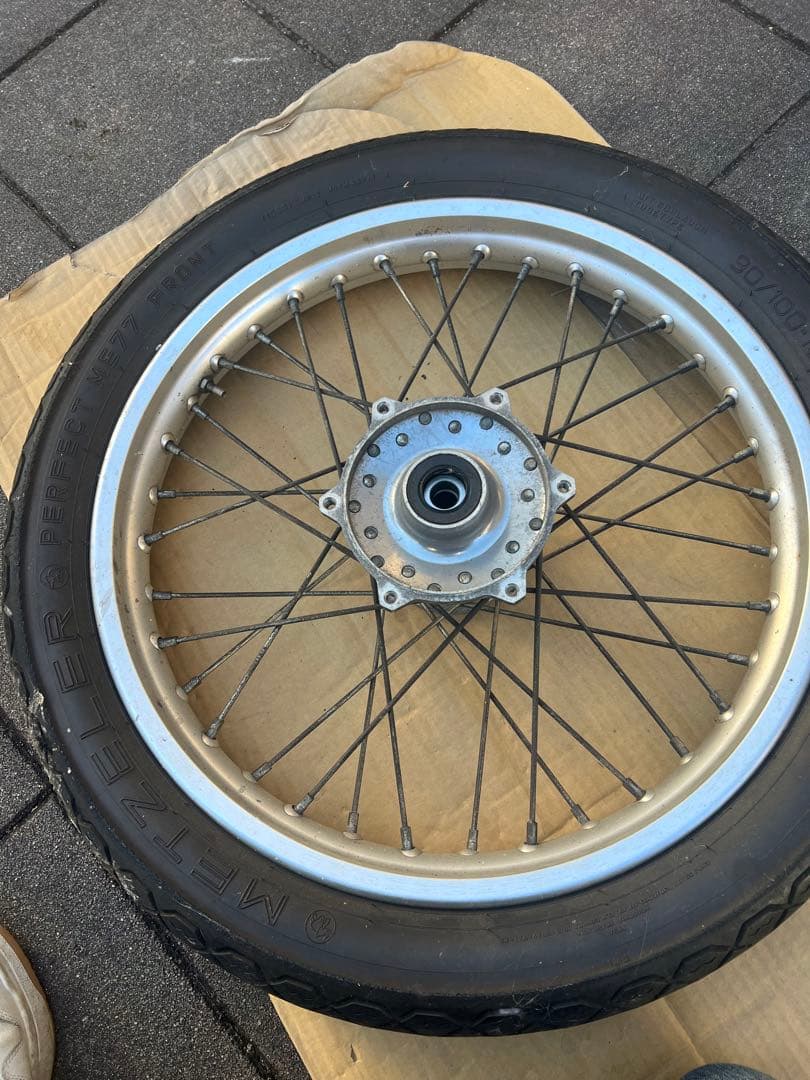 SR400フロントホイール18インチ