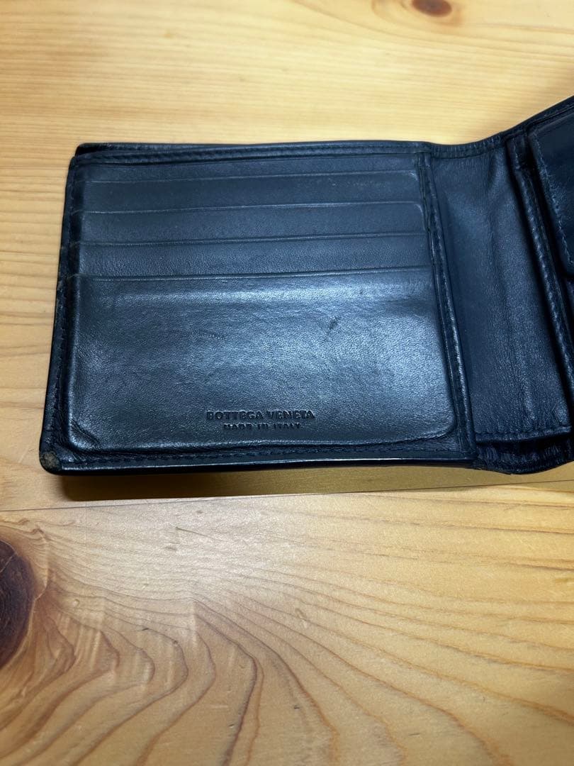 黒 レザー 二つ折り財布 編み込みデザイン