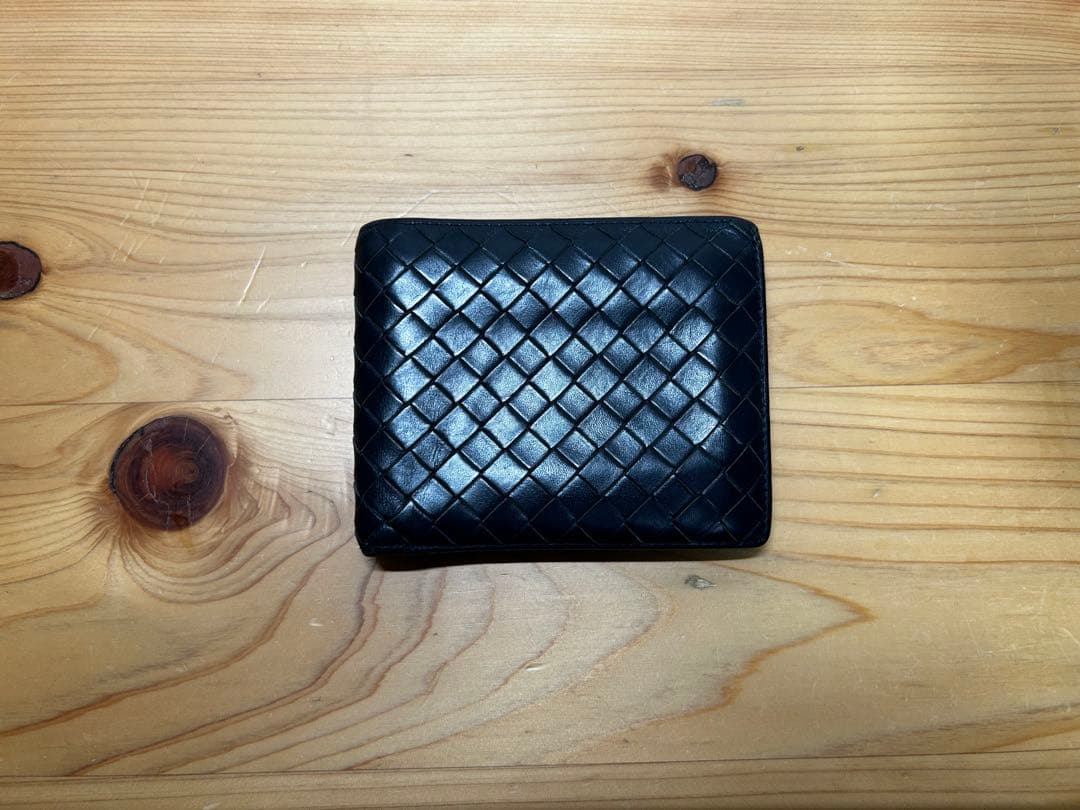 黒 レザー 二つ折り財布 編み込みデザイン