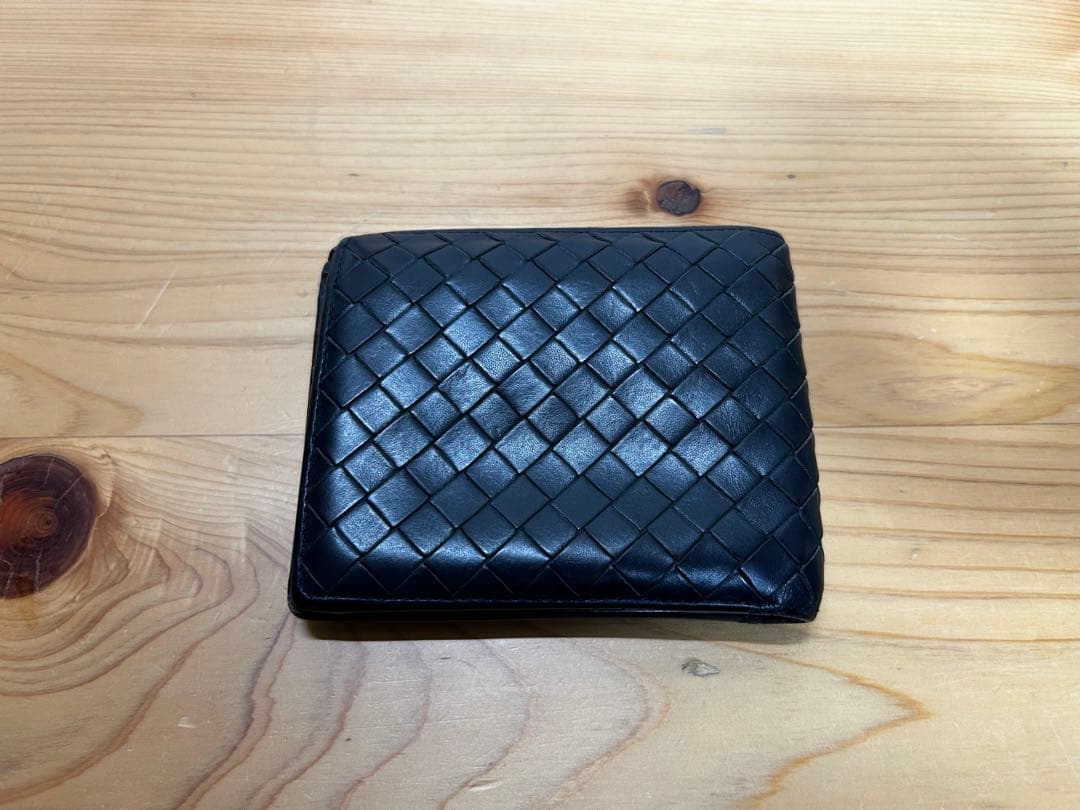 黒 レザー 二つ折り財布 編み込みデザイン