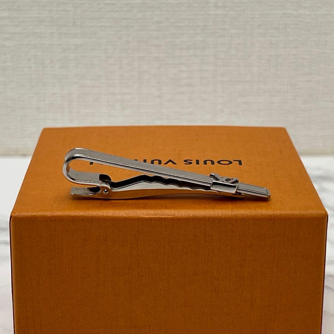 ルイヴィトン ネクタイピン・LV イニシャル ネクタイピン 現行品 シルバー